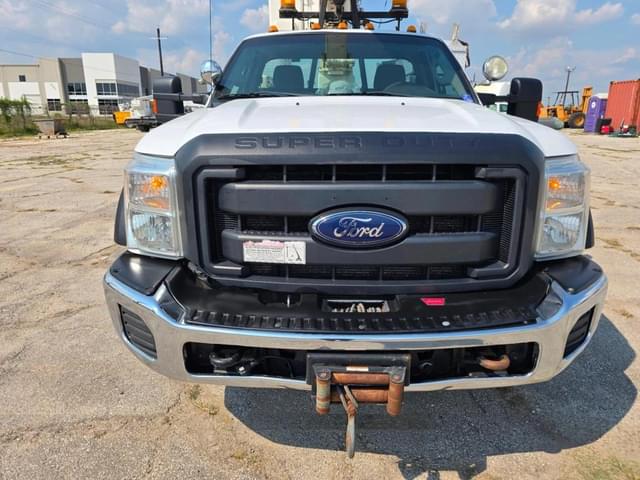 Image of Ford F-550 equipment image 2