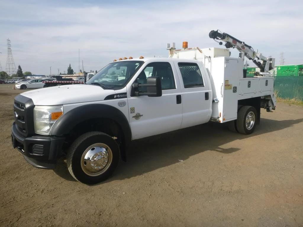 2013 Ford F-550 Equipment Image0