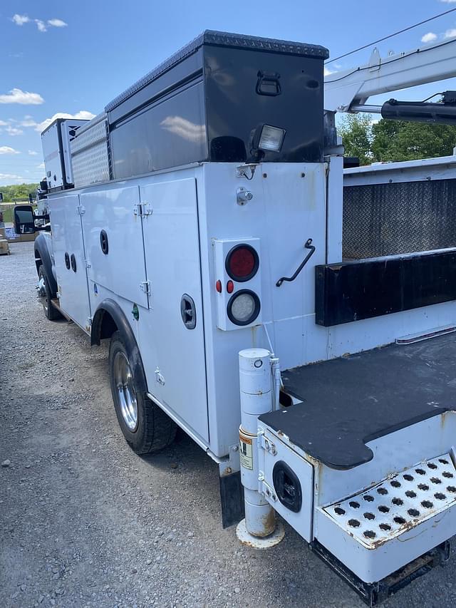 Image of Ford F-550 equipment image 4