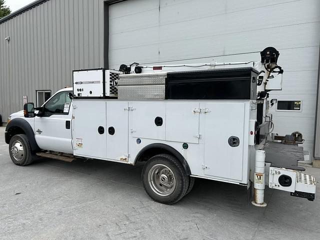 Image of Ford F-550 equipment image 4