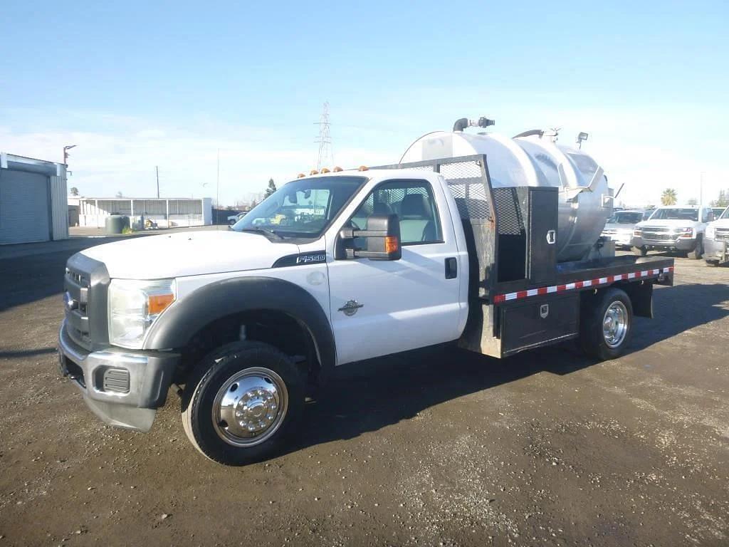 Image of Ford F-550 Primary image