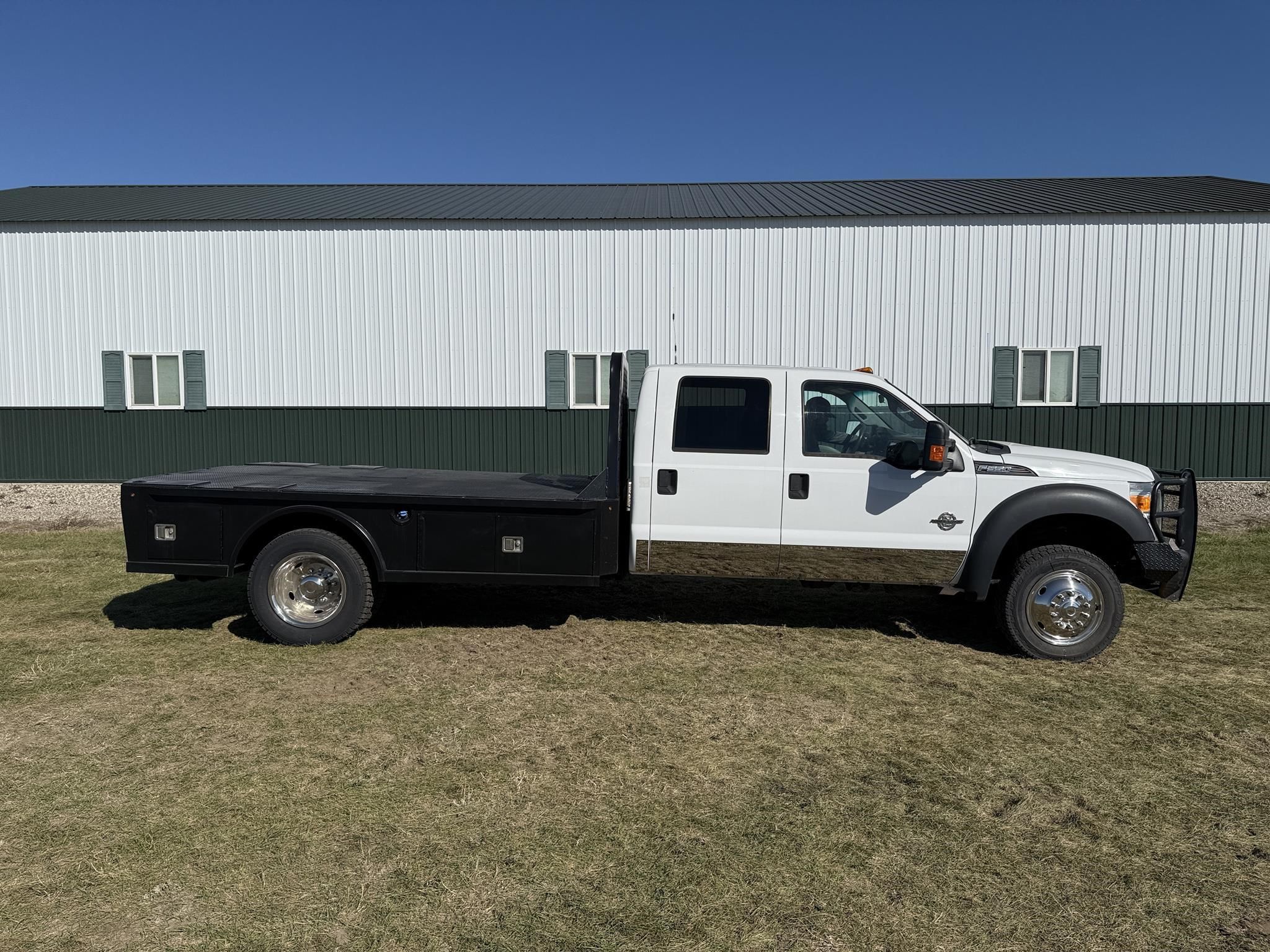 2013 Ford F-550 Equipment Image0