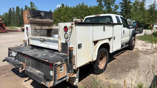 Image of Ford F-550 equipment image 4