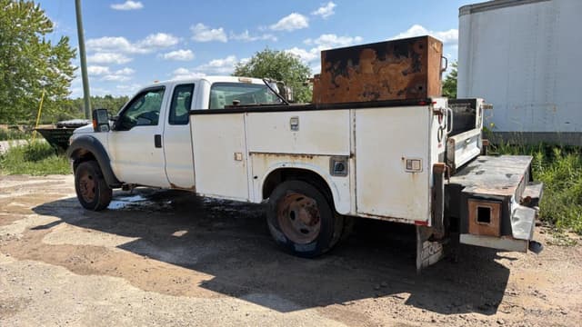 Image of Ford F-550 equipment image 2