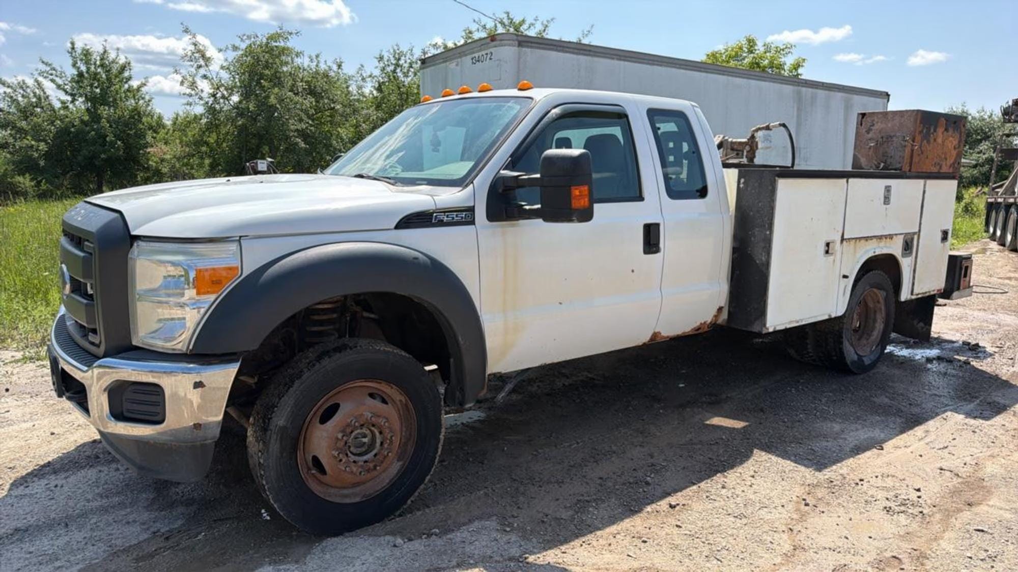 2013 Ford F-550 Equipment Image0