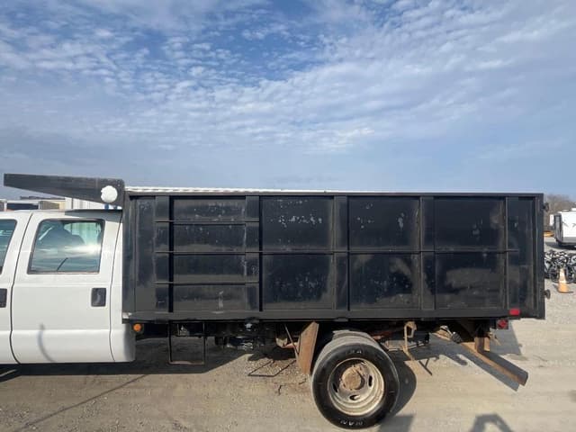 Image of Ford F-550 equipment image 3