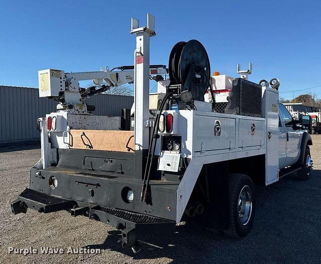 Image of Ford F-550 equipment image 4