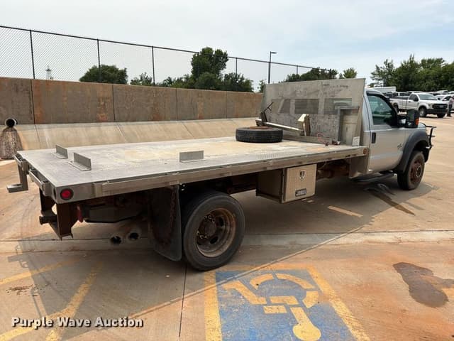 Image of Ford F-550 equipment image 4