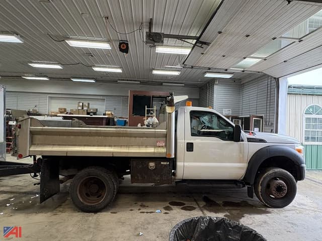 Image of Ford F-550 equipment image 4