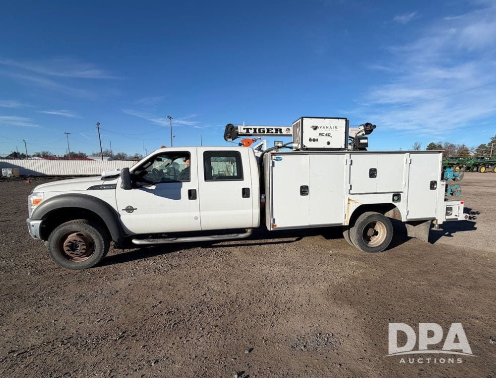 2013 Ford F-550 Equipment Image0