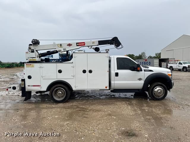 Image of Ford F-550 equipment image 3