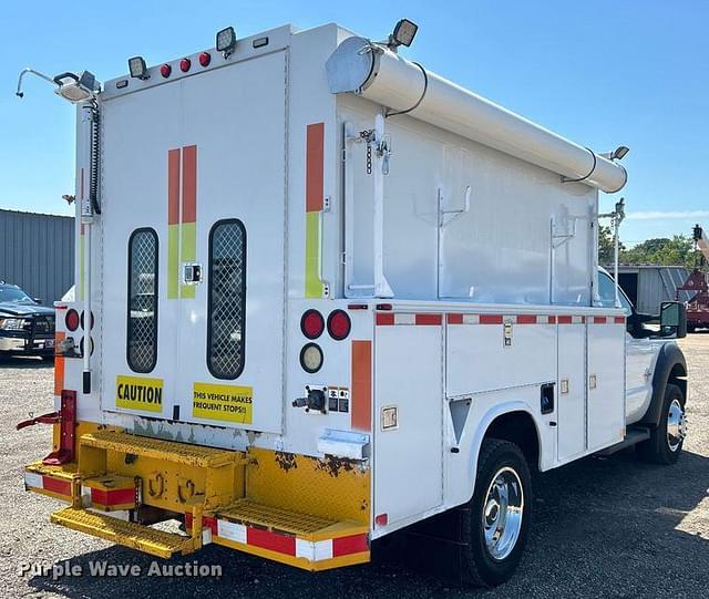 Image of Ford F-550 equipment image 4