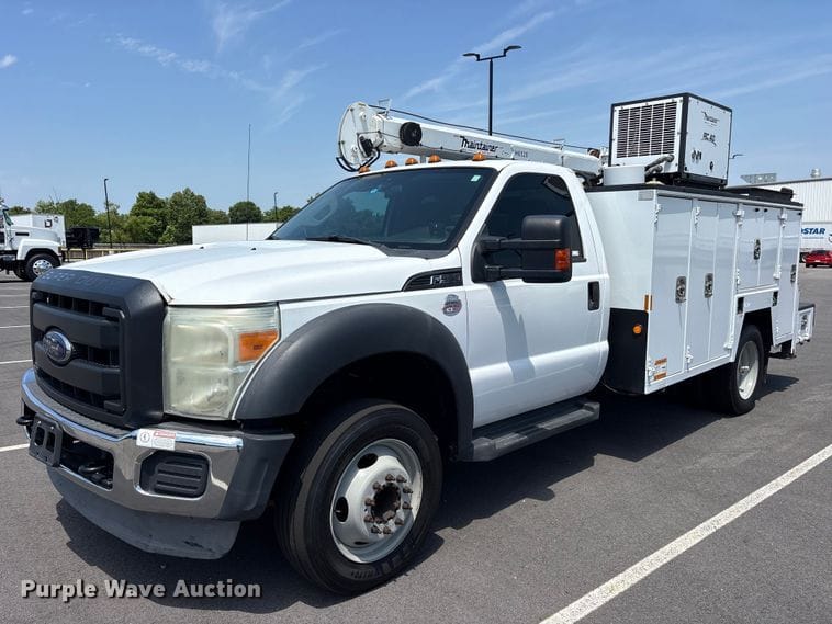 2013 Ford F-550 Equipment Image0