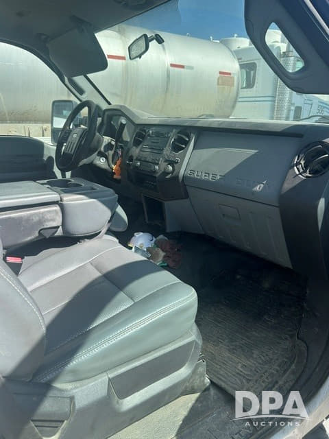 Image of Ford F-550 equipment image 3
