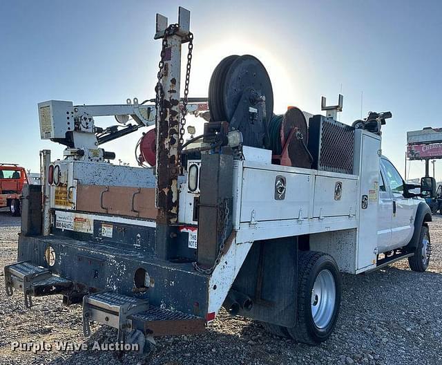 Image of Ford F-550 equipment image 4