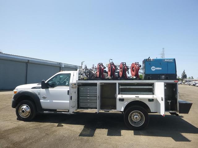 Image of Ford F-550 equipment image 4