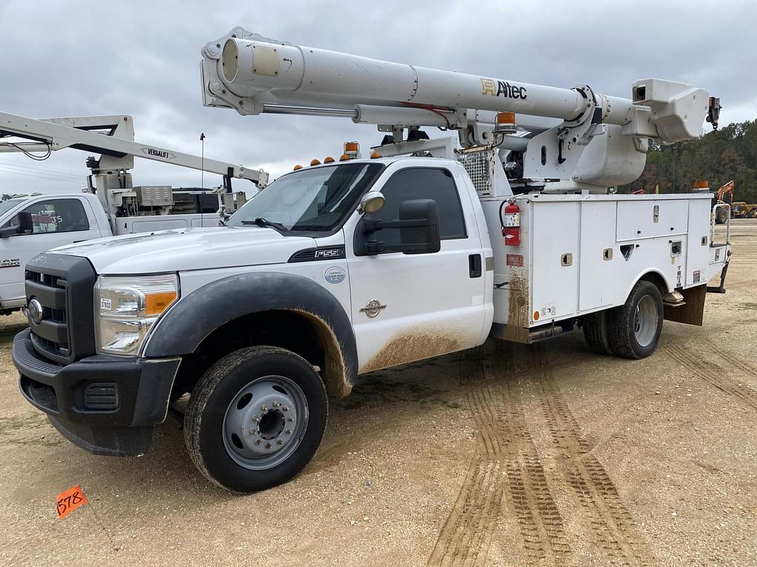 Image of Ford F-550 Primary image