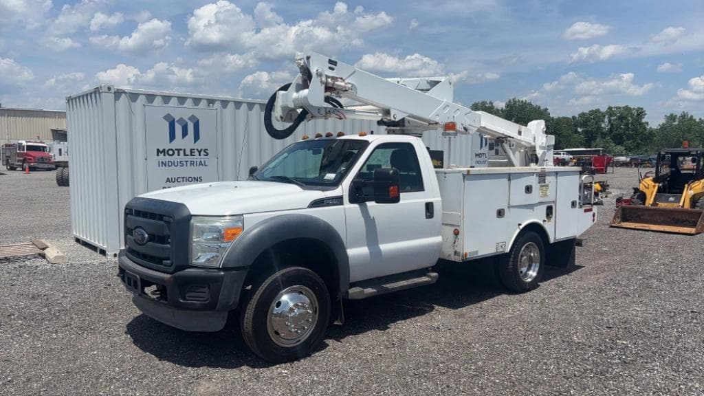 Image of Ford F-550 Primary image