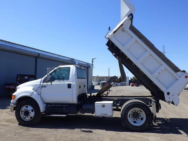 Image of Ford F-650 equipment image 4