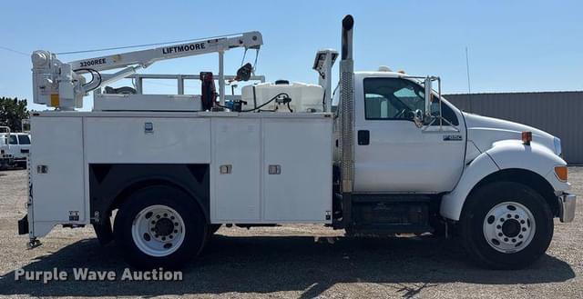 Image of Ford F-650 equipment image 3