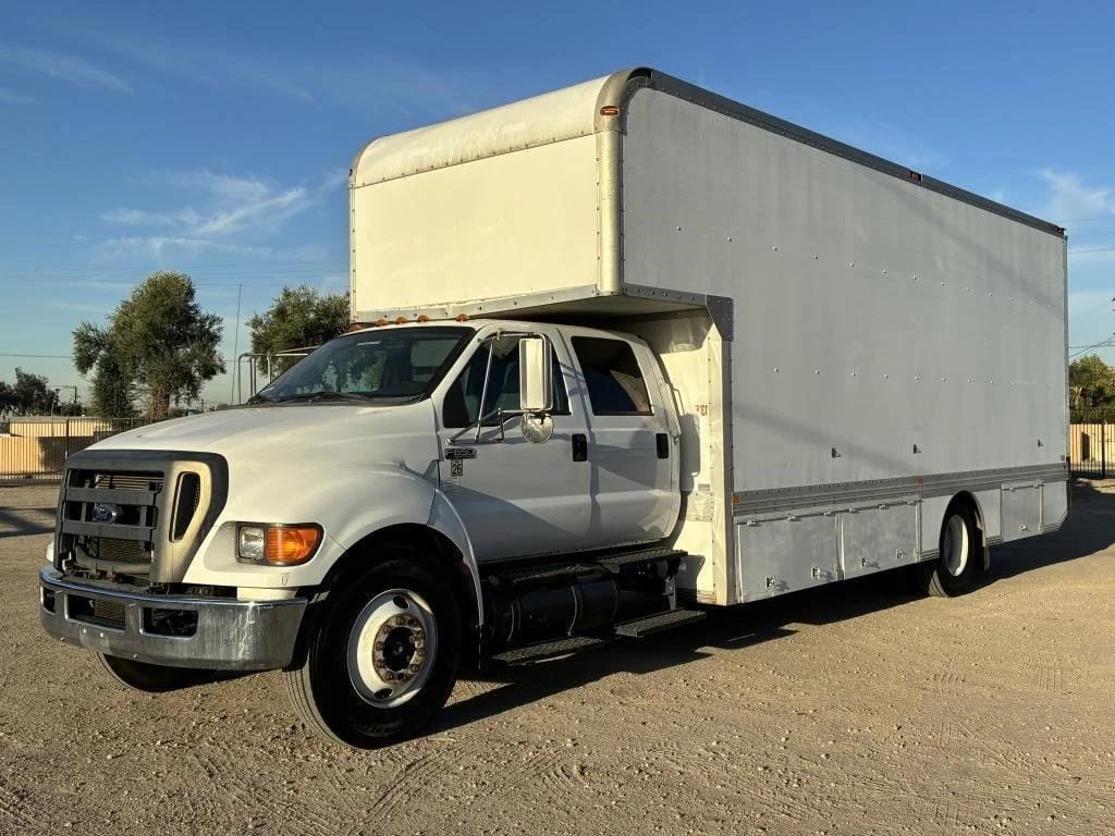 2013 Ford F-650 Equipment Image0