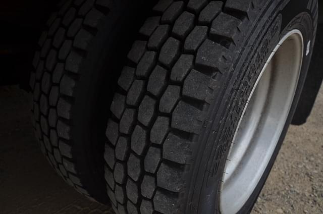 Image of Ford F-650 equipment image 4