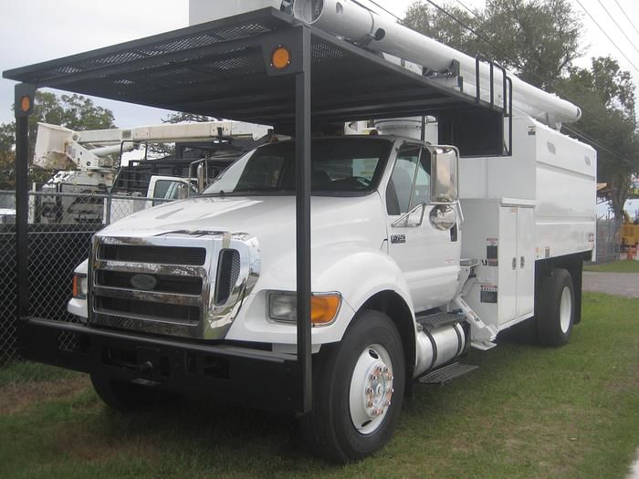 2013 Ford F-750 Equipment Image0