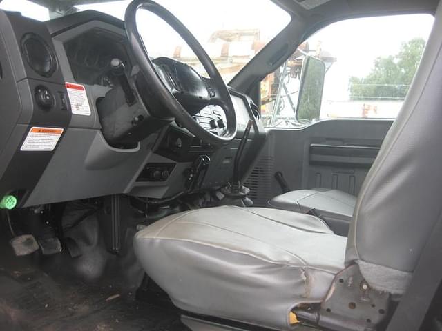 Image of Ford F-750 equipment image 4