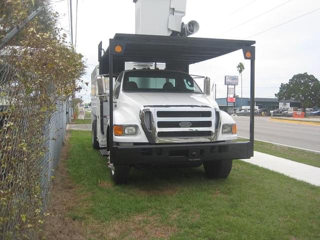 Image of Ford F-750 equipment image 3