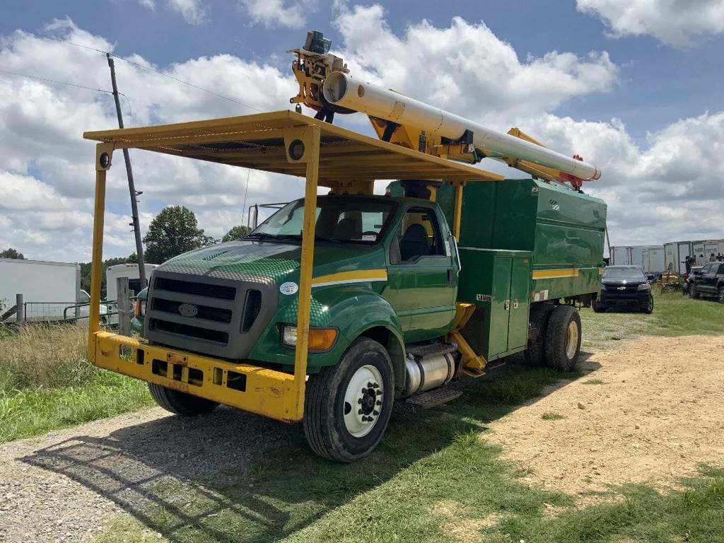2013 Ford F-750 Equipment Image0