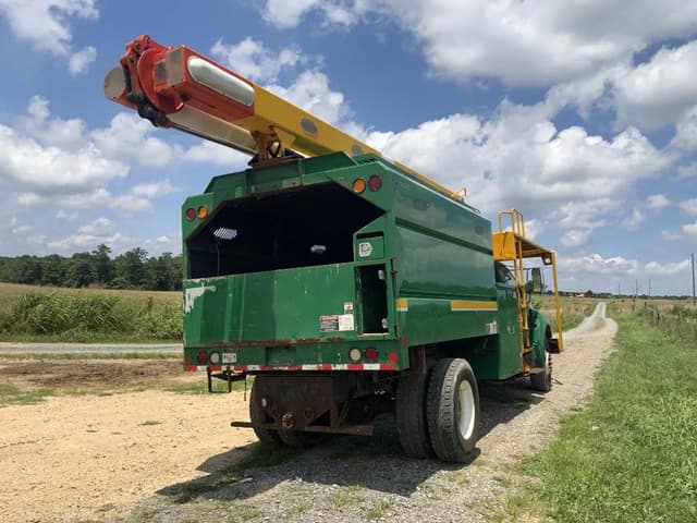 Image of Ford F-750 equipment image 4