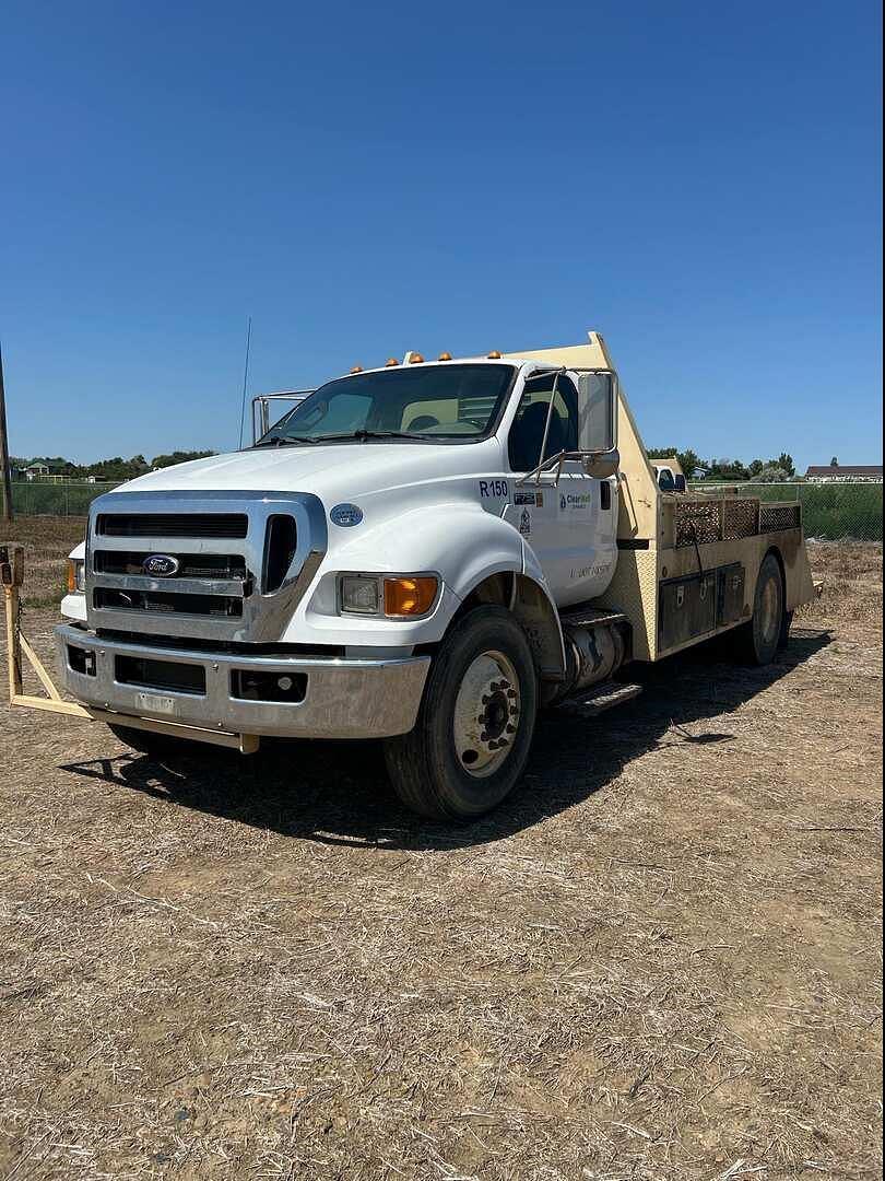 Image of Ford F-750 Primary image