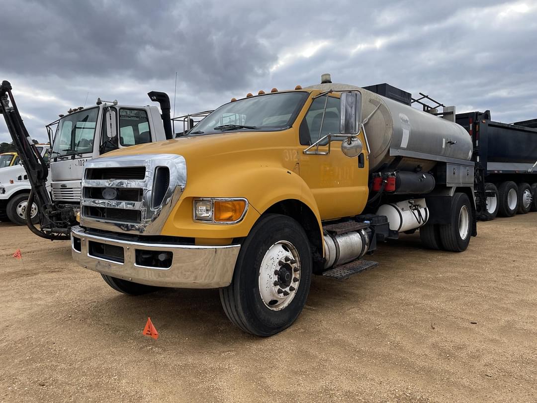 Image of Ford F-750 Primary image