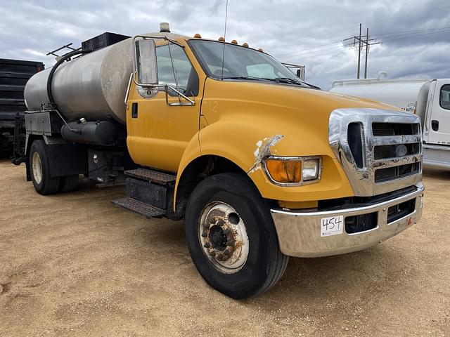 Image of Ford F-750 equipment image 4