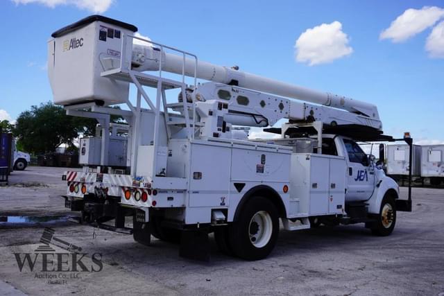 Image of Ford F-750 equipment image 2
