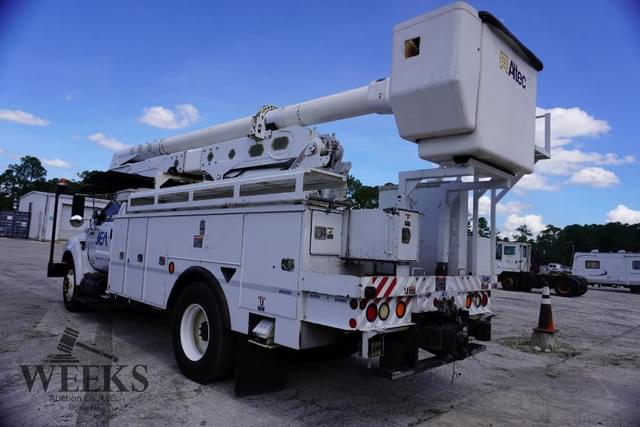 Image of Ford F-750 equipment image 3