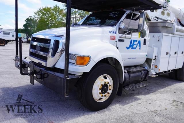 Image of Ford F-750 equipment image 4