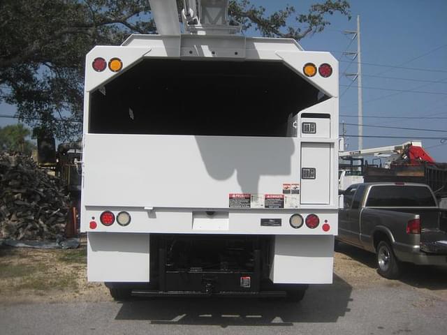 Image of Ford F-750 equipment image 3
