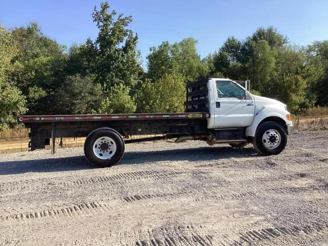 Image of Ford F-750 equipment image 2