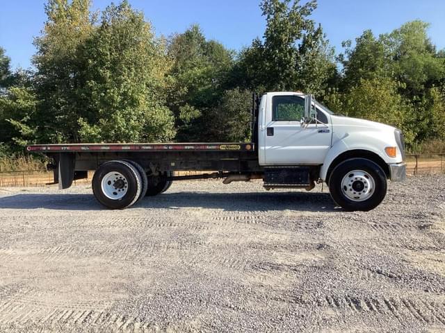 Image of Ford F-750 equipment image 1