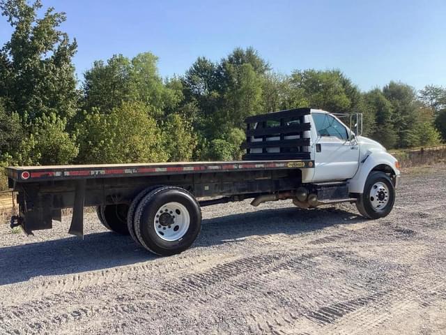 Image of Ford F-750 equipment image 3