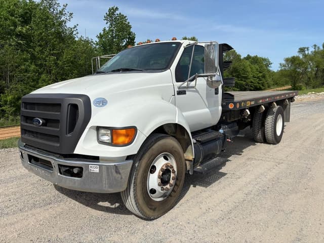 Image of Ford F-750 equipment image 2