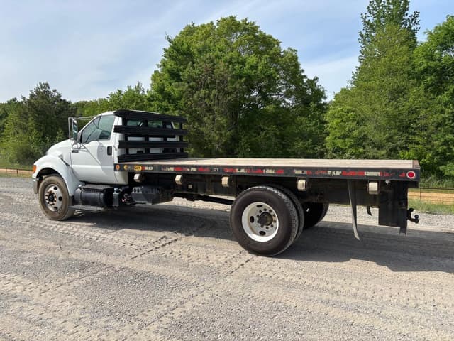 Image of Ford F-750 equipment image 3