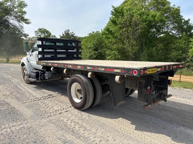 Image of Ford F-750 equipment image 4
