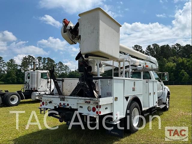 Image of Ford F-750 equipment image 4