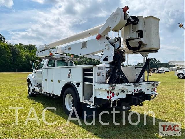Image of Ford F-750 equipment image 2