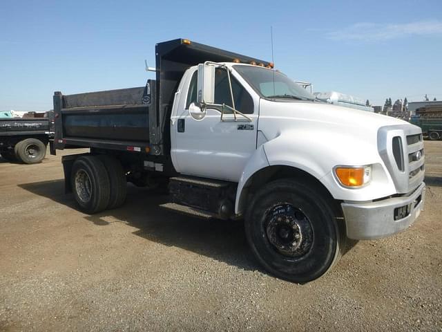 Image of Ford F-750 equipment image 1