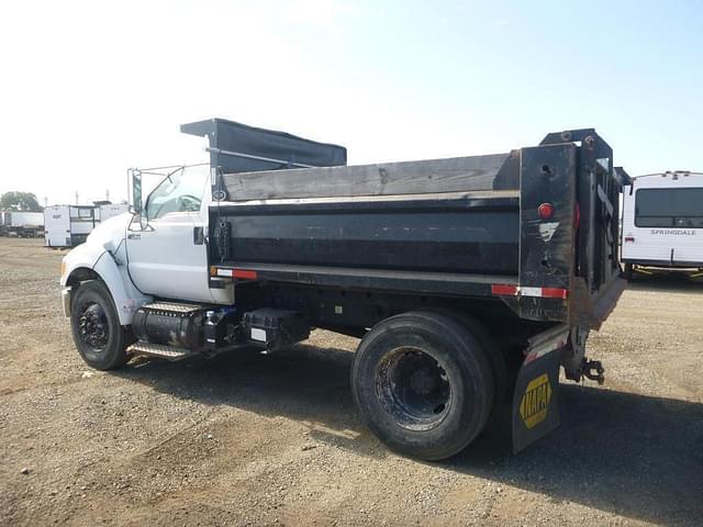 Image of Ford F-750 equipment image 3