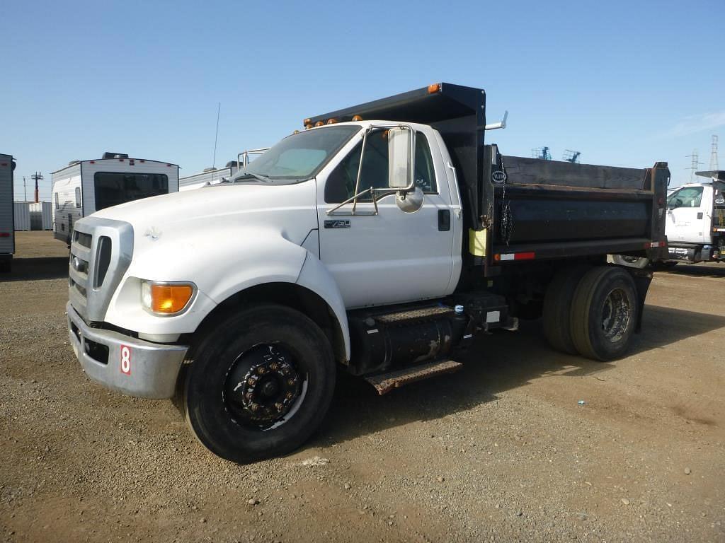 Image of Ford F-750 Primary image