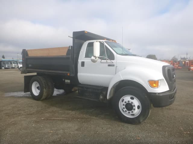 Image of Ford F-750 equipment image 1